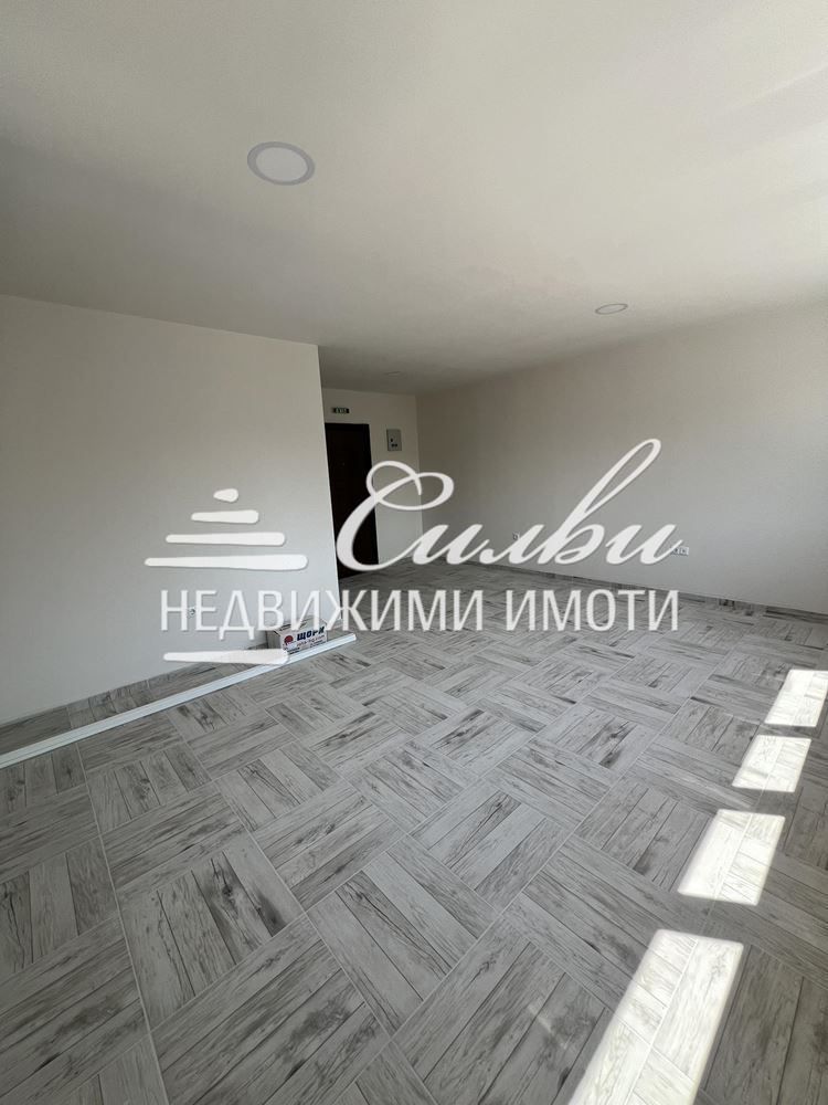 Дава се под наем Офис в Шумен, Център - 40 кв.м за 204 € - Снимка #2