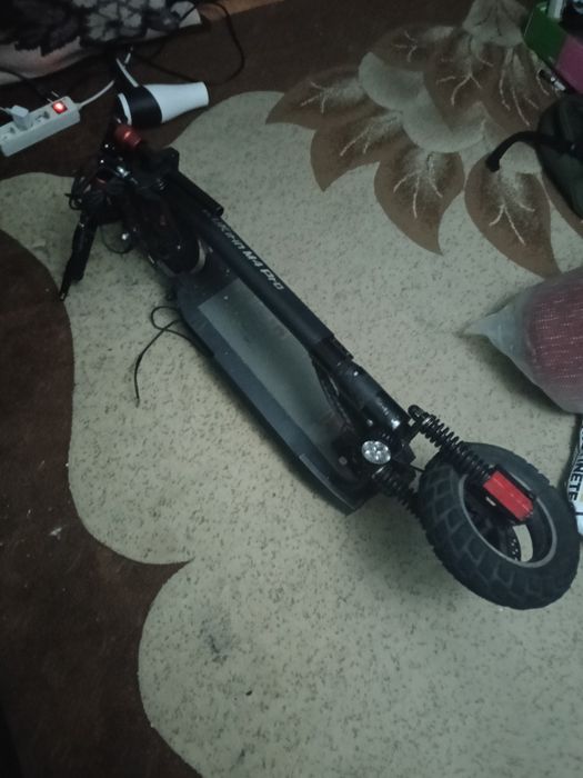 Vând trotineta kugo m4 pro (PENTRU PIESE)