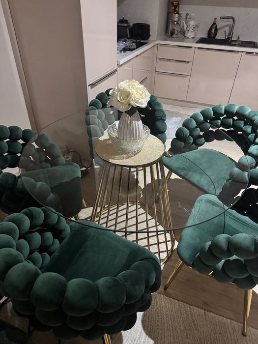 Диван с трапезна маса