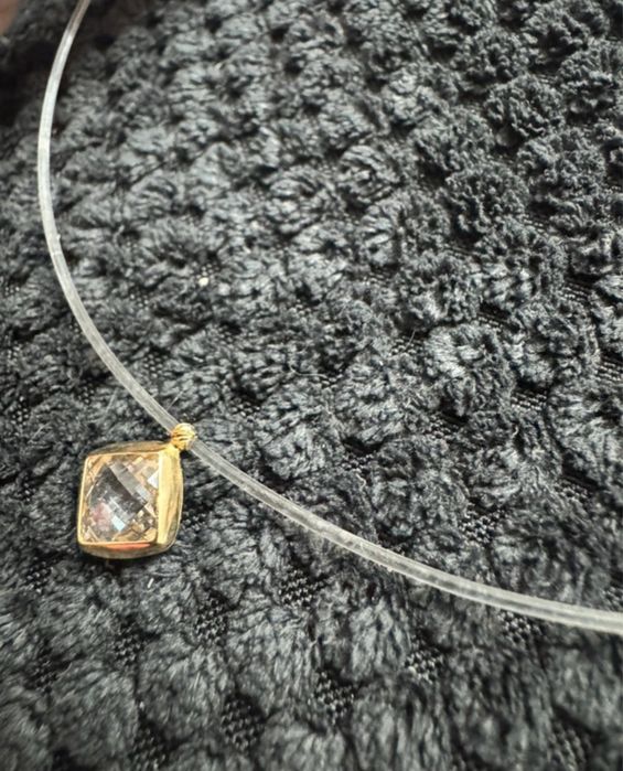 Lantisor cu fir invizibil pandantiv si inchizatoare din aur