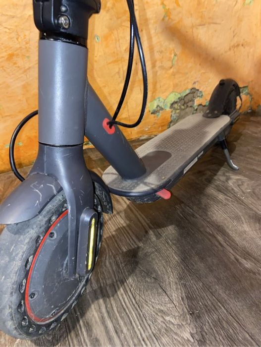 Se vinde trotineta electrica aproape nou