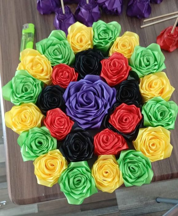 Coșulețe împletite cu trandafiri eterni