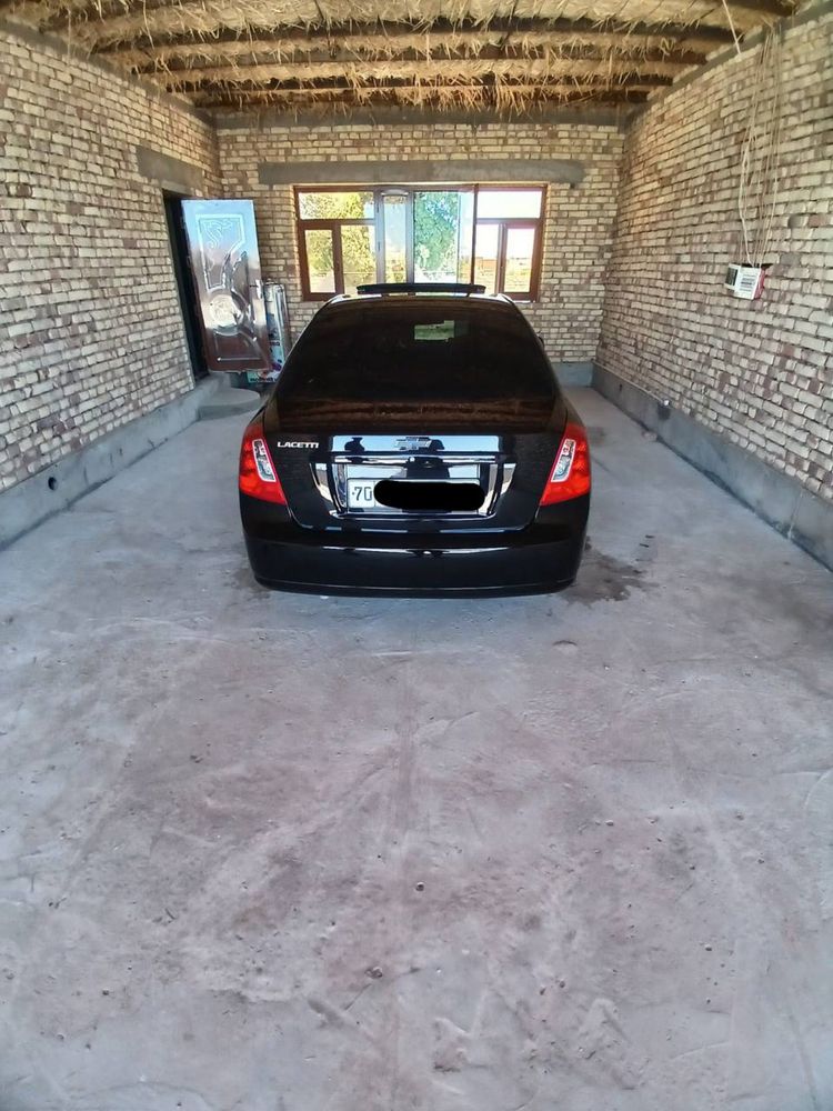 Chevrolet Gentra qora 1,5