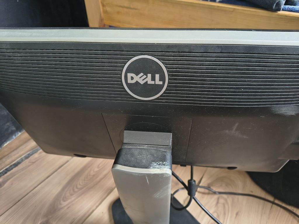 Монитор DELL  и компютър DELL *ПРОДАВАТ СЕ СПЕШНО!*