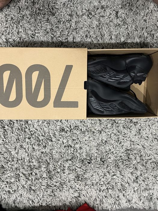 Yezzy 700 v3 urgent!!!
