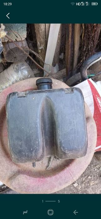 Rezervor pentru tractoras de tuns gazon In stare buna. Capacitate de a