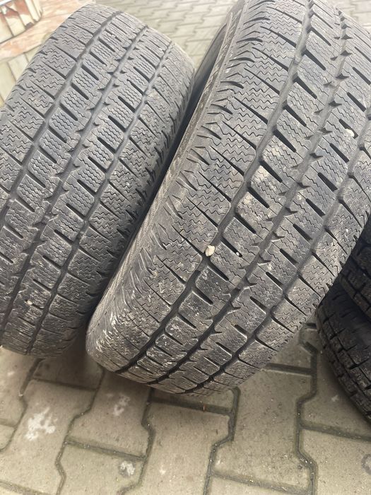 Vand Cauciucuri/Anvelope Iarna 205/65 R15 C vechi dar bune