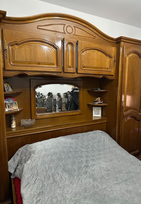 Dormitor din lemn masiv cu pat 150x190oglindă – stare excelenta și c