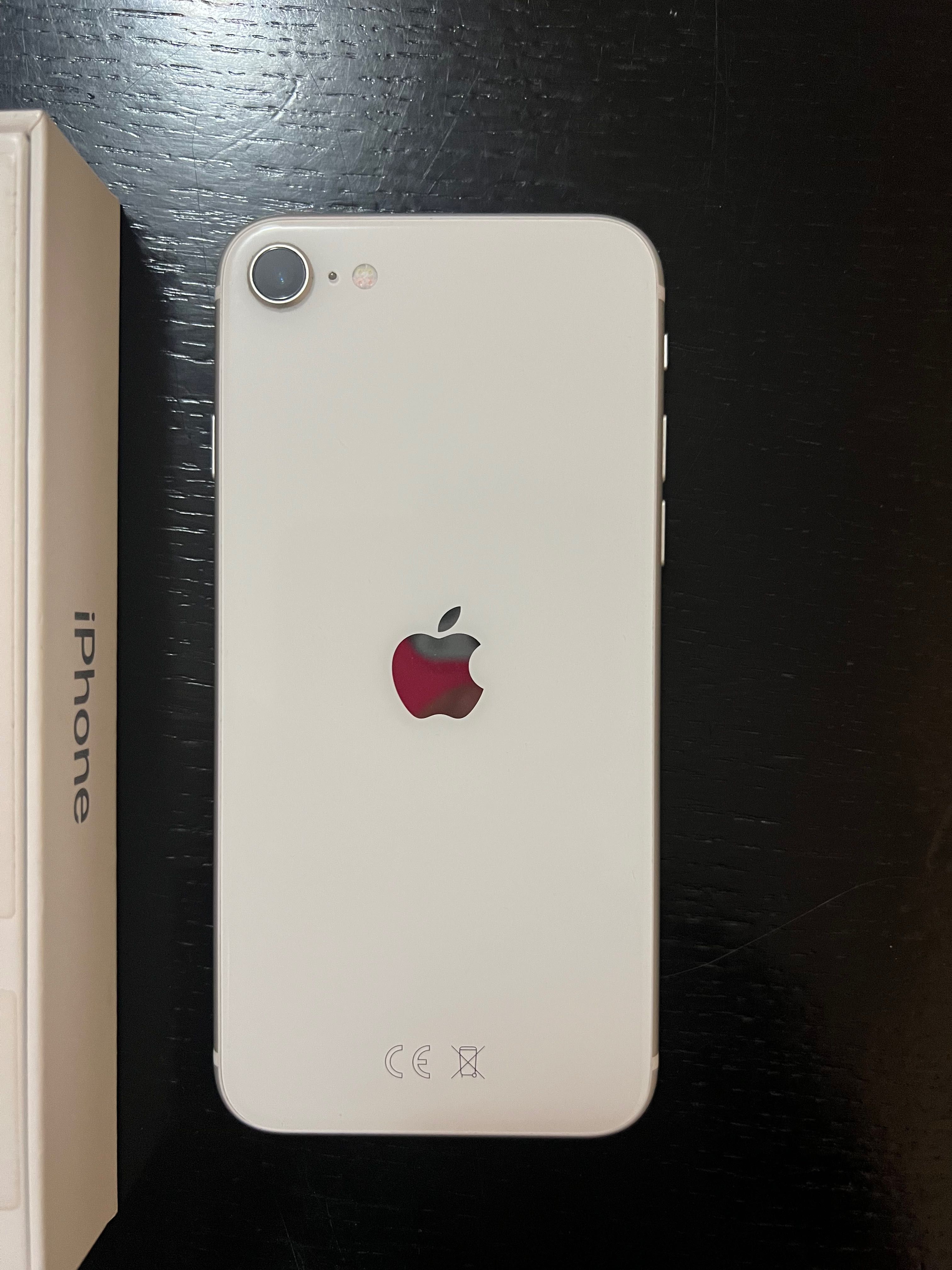 Продавам IPhone SE 2020. Телефона е като нов без никакви забележки.