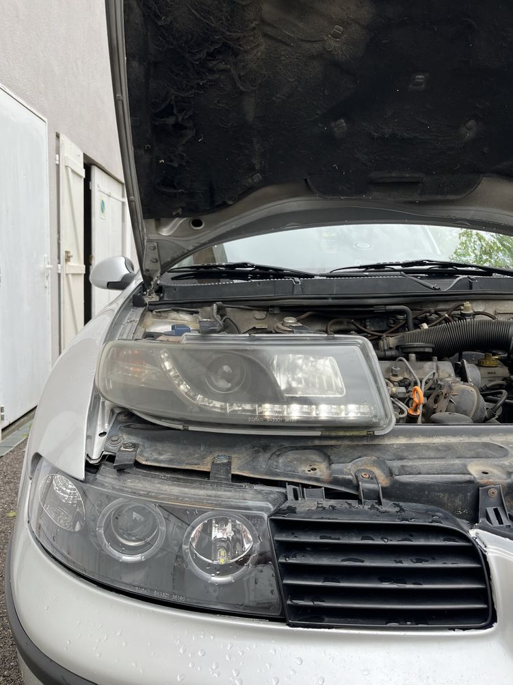 vand faruri seat leon 1m,in stare buna de functionare