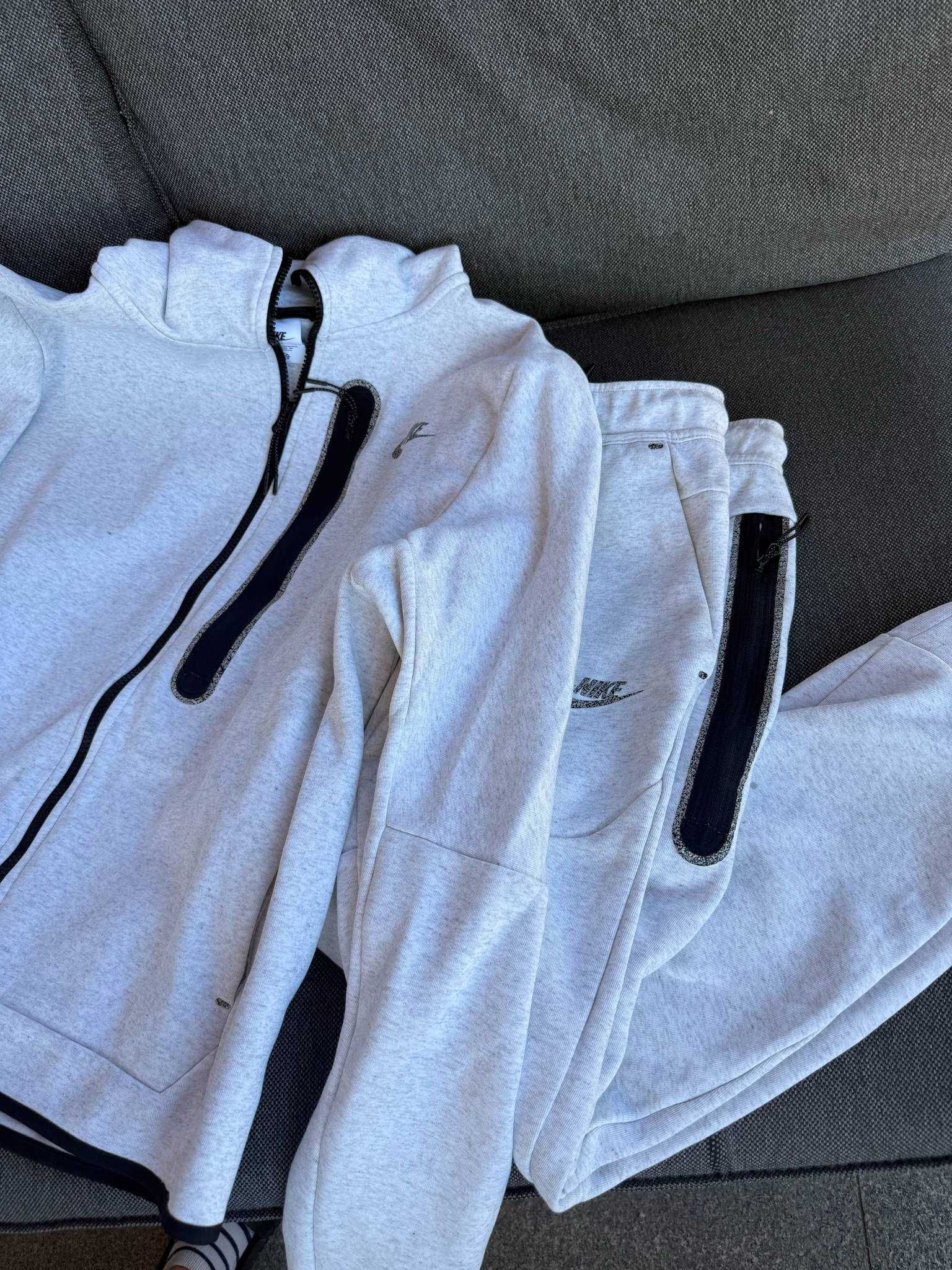 Мъжки спертен екип Nike Tech - M размер