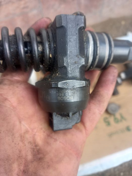 Vând doau  injectoare audi a 4 b7 an 2006