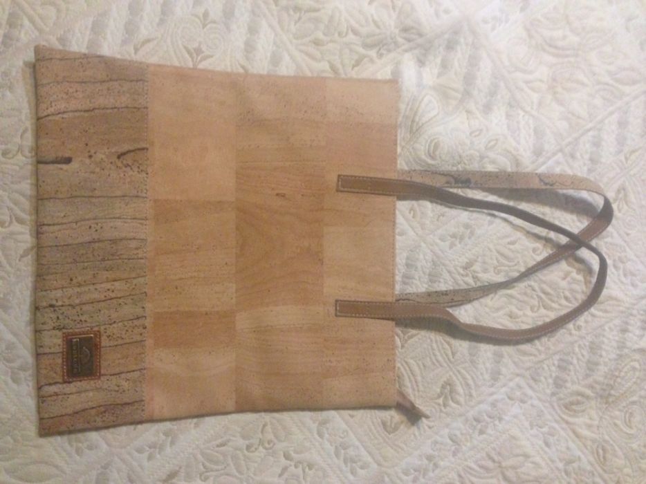 Чанта от корк, произведена и закупена в Португалия