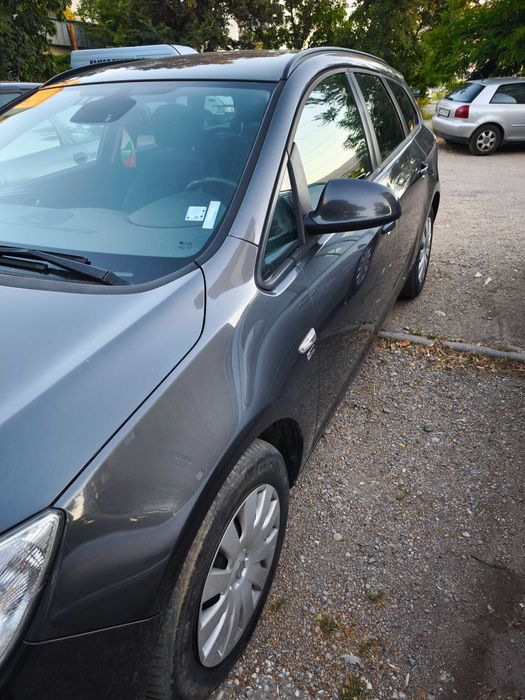 Продавам Opel Astra J 1.4 140к.с