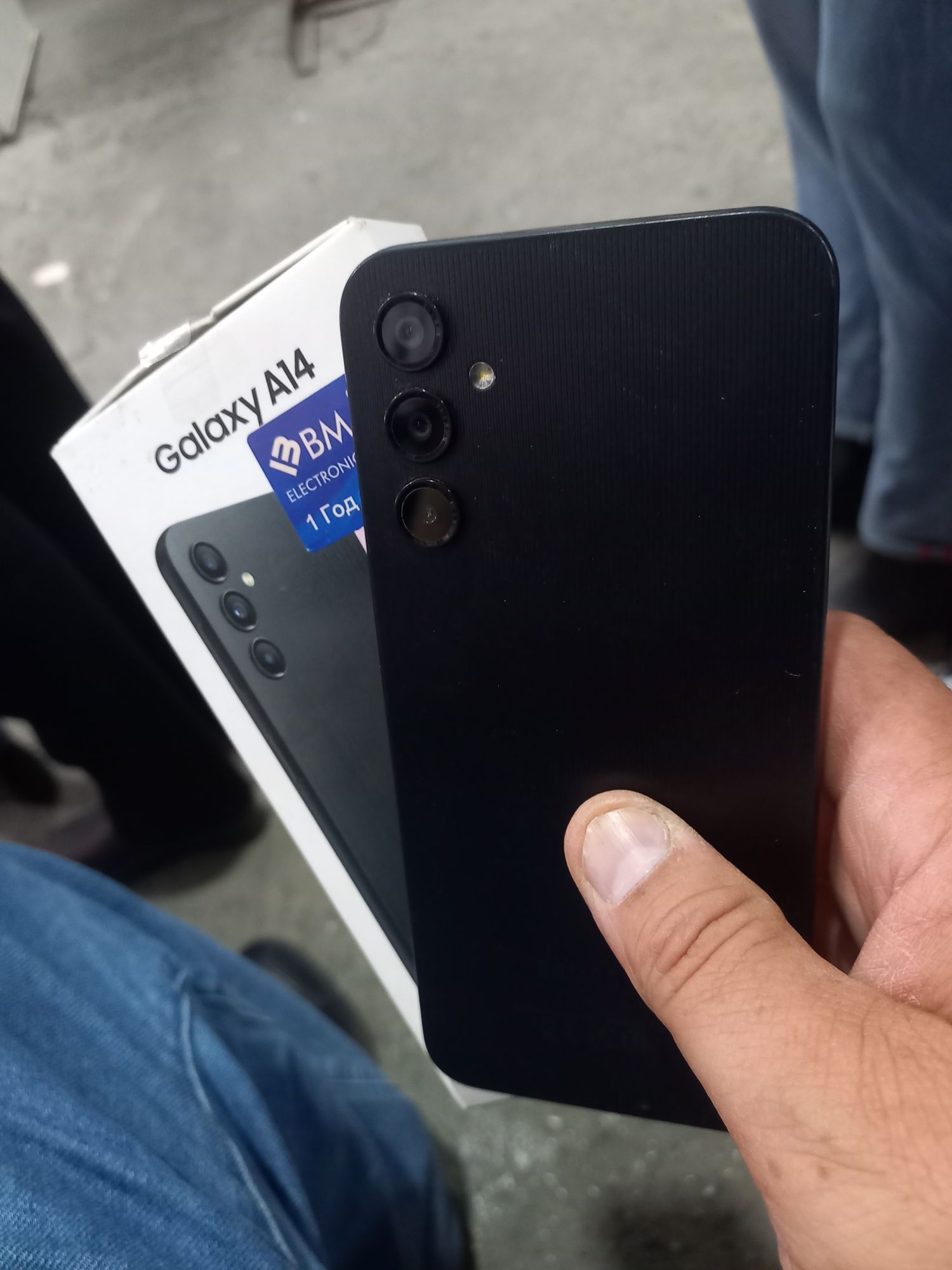 A14 Samsung ideal tiniq 64GB hotirasi 2 sim karta imeyka bo'gan.