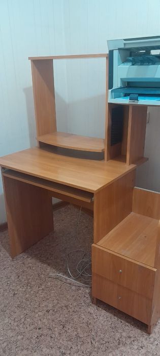 Продам компьютерный стол