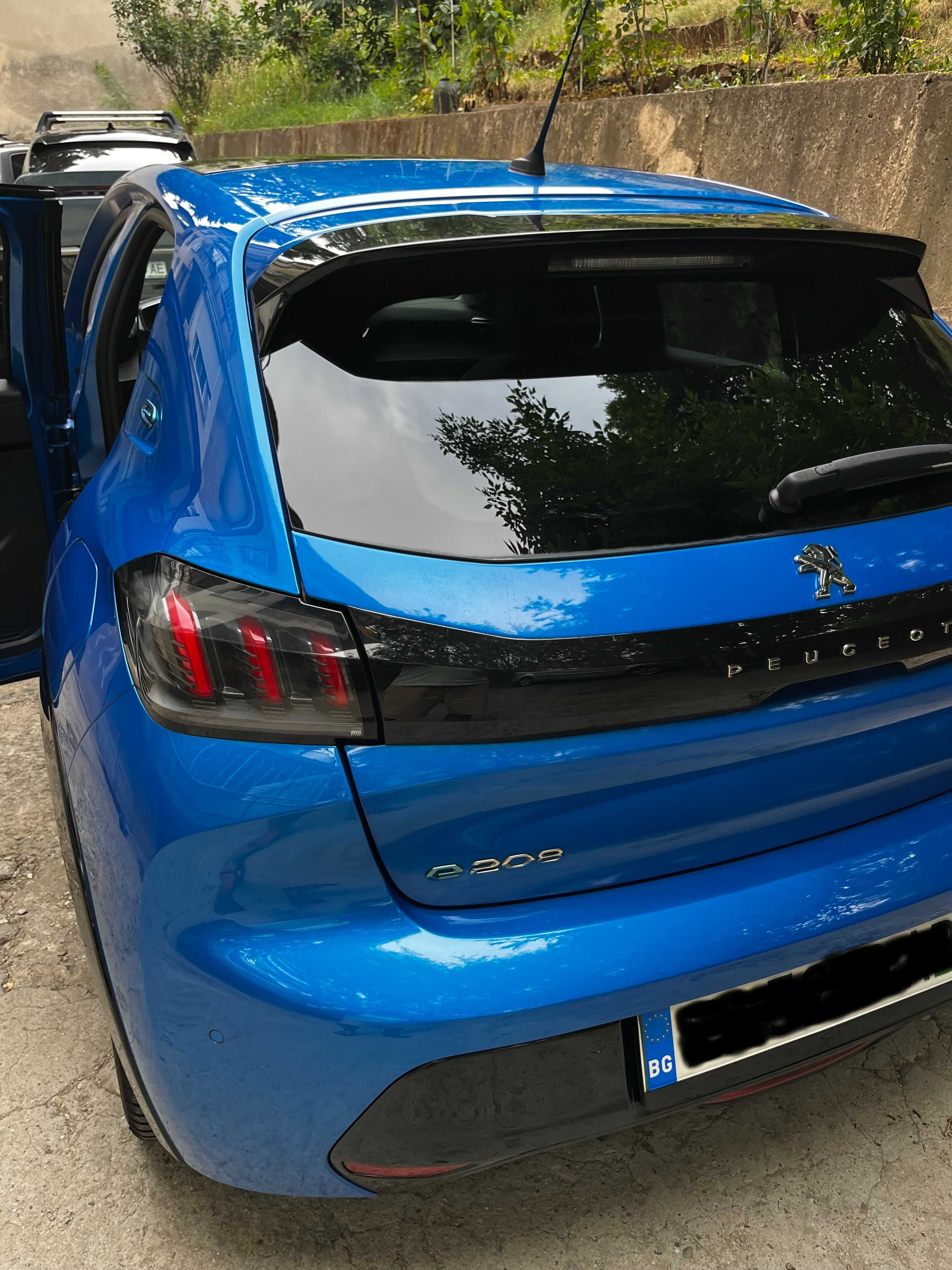 Електрически автомобил PEUGEOT E-308