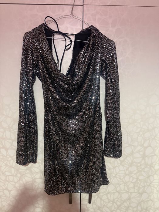 Рокля с пайети, подходяща за повод