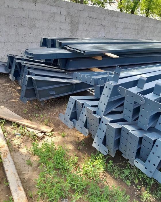 Vând hala învelită cu panouri sandwich, 10 x 10m