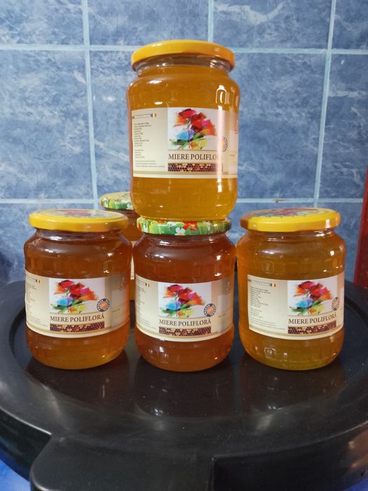 Miere de vânzare direct din stupina noastră