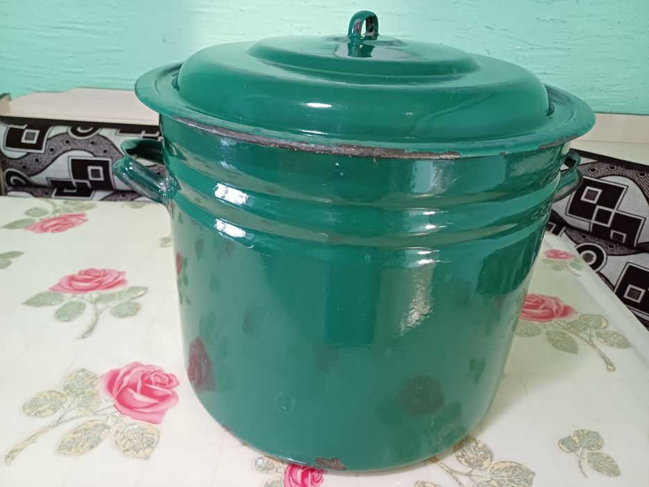 Продам большую кастрюлю