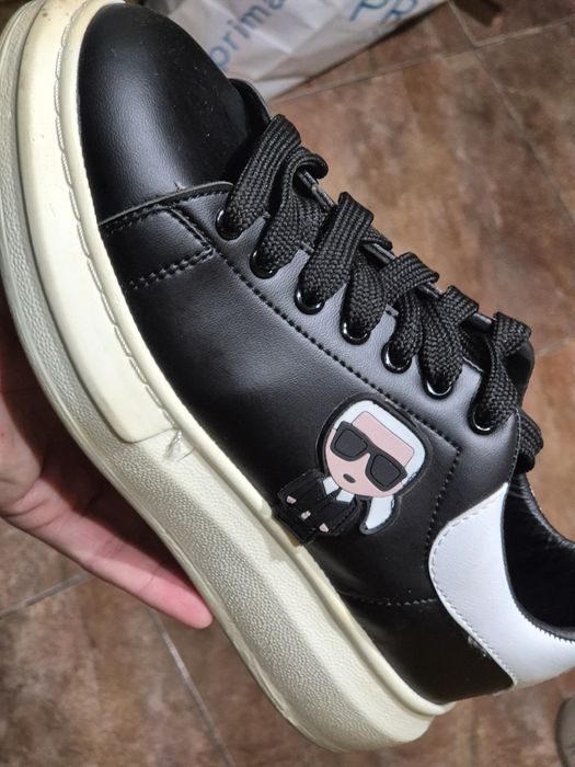 Vând adidasi mărimea 38