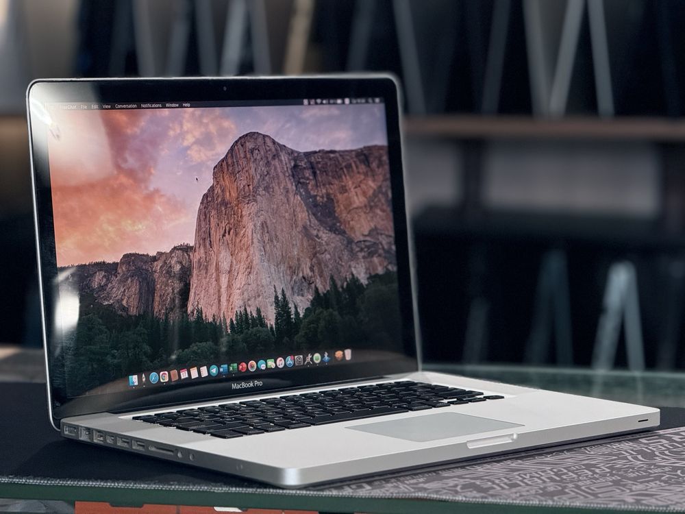 Macbook Pro intel core i7 8/740GB yaxshi holatda