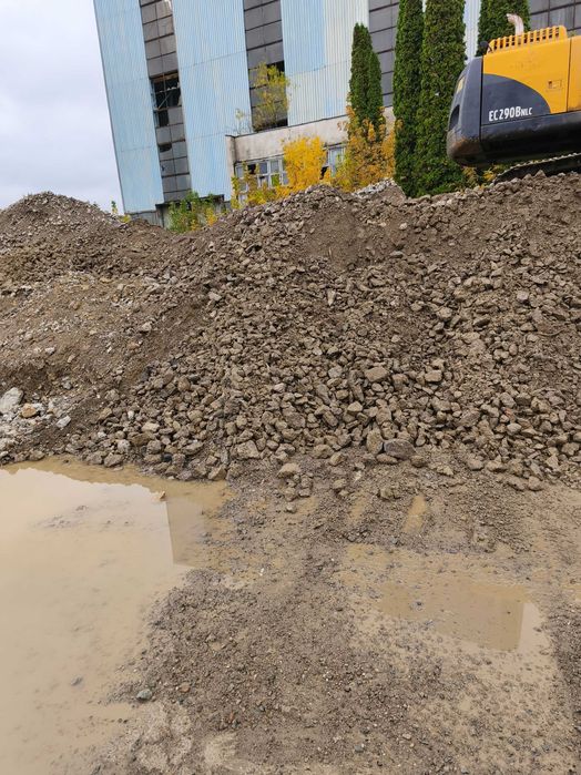 Vând beton concasat