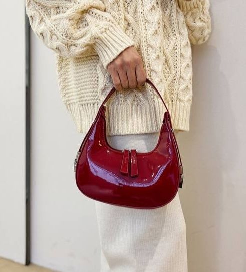 Продам женскую черную сумочку