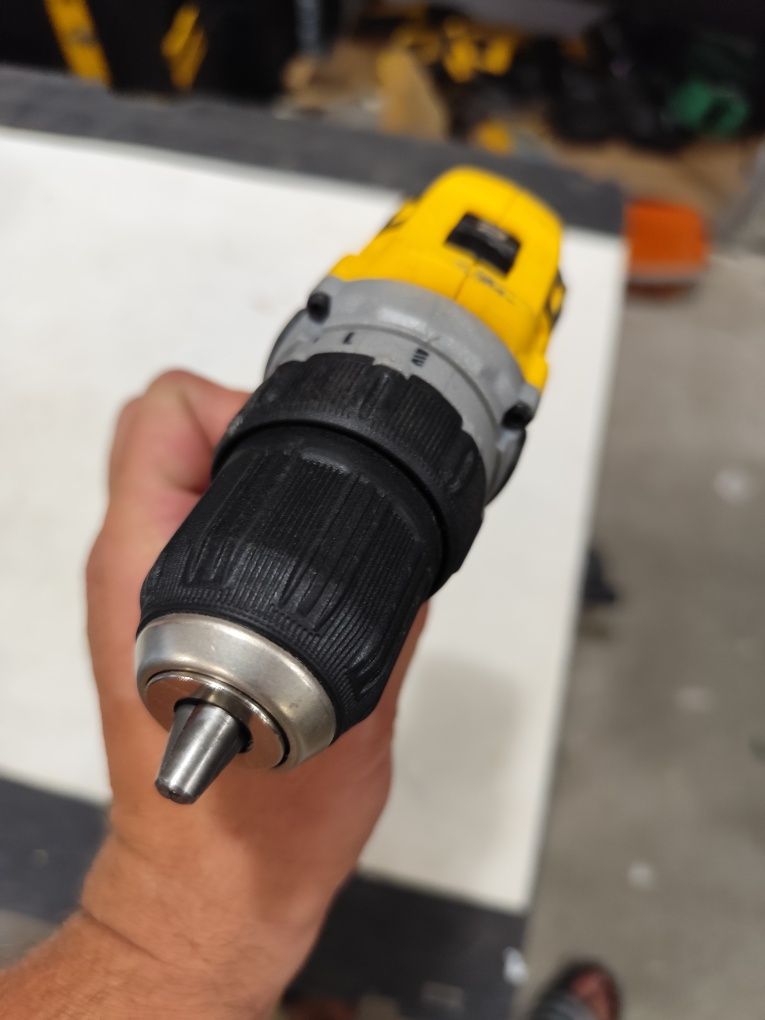Безчетков акумулаторен винтоверт Девалт DeWALT DCD701