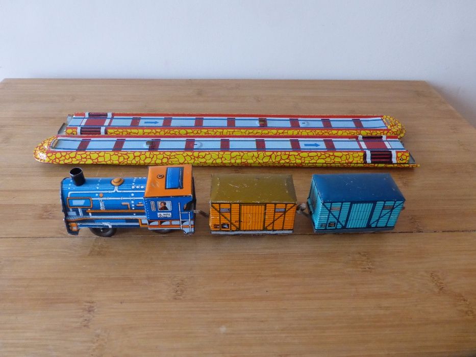 Механично влакче с ключе и релси игра играчка 1970 г