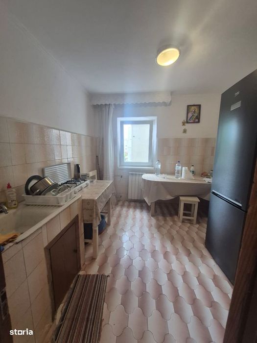 Vand apartament 4 camere,zona centrala,Navodari!