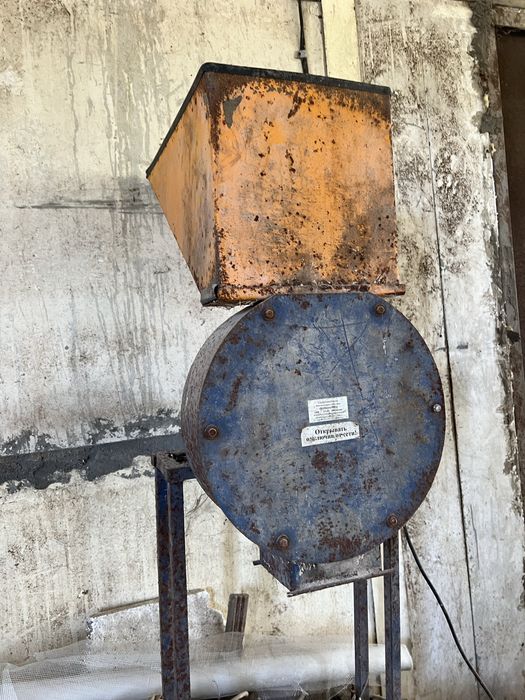 Зернодробилка, измельчитель кормов