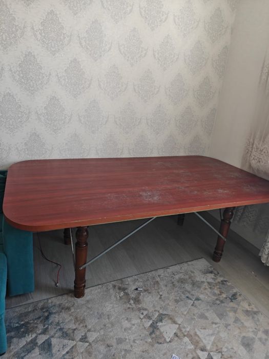 Стол для гостиной, очень надежный