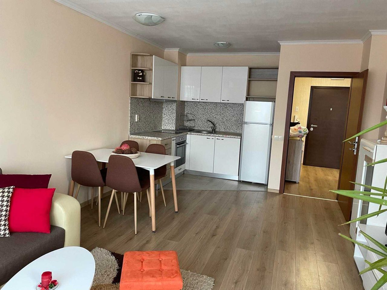 Дава се под наем Двустаен апартамент в София, Борово - 62 кв.м за 612 € - Снимка #1