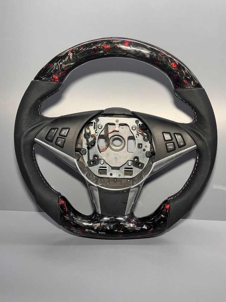 Retapitare volan modificare personalizare volan piele carbon