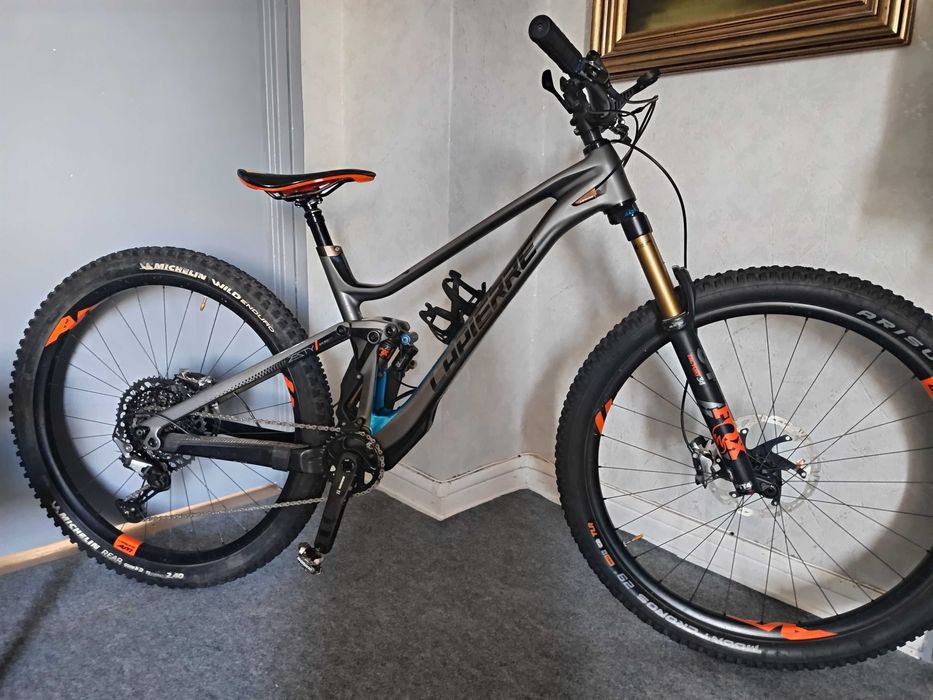 Bicicleta full suspensie full carbon