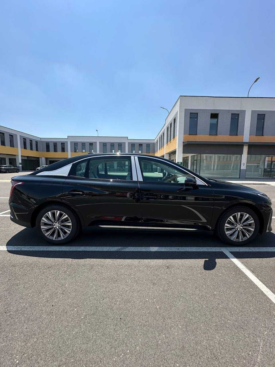 Hongqi EQ-5 500km  Notarius Taer !