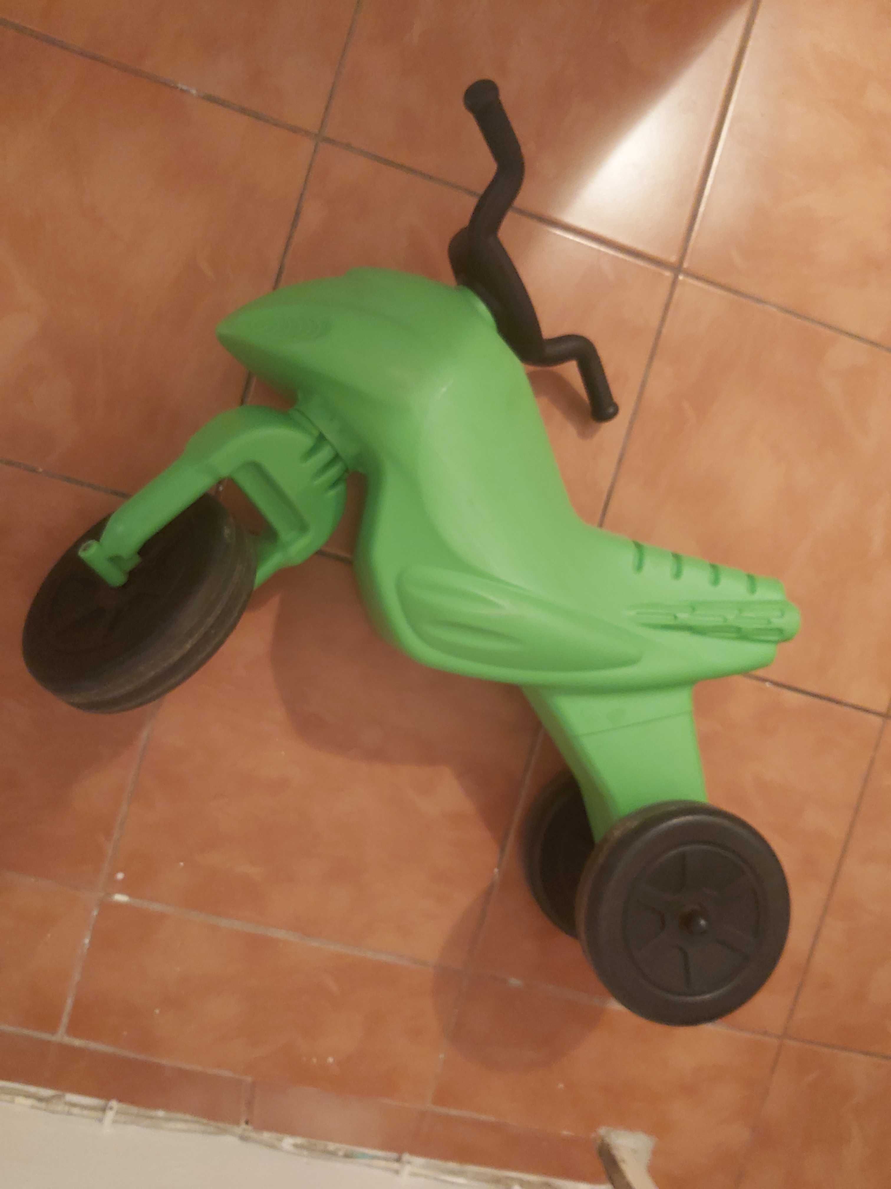 Tricicleta tip motocicleta din plastic pt copii fara pedale