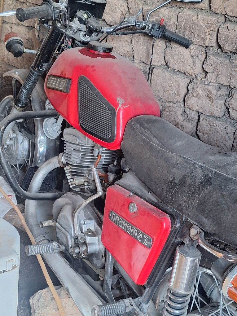 Sherobodda  motosikl sotiladi