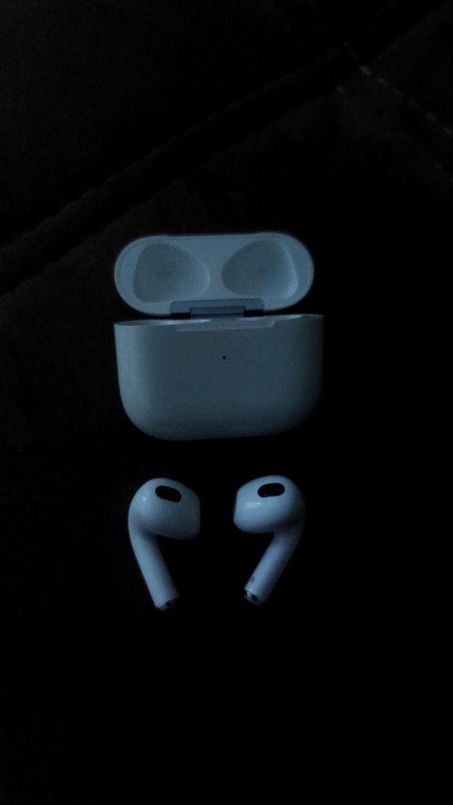 Продам оригигальные Air pods 3