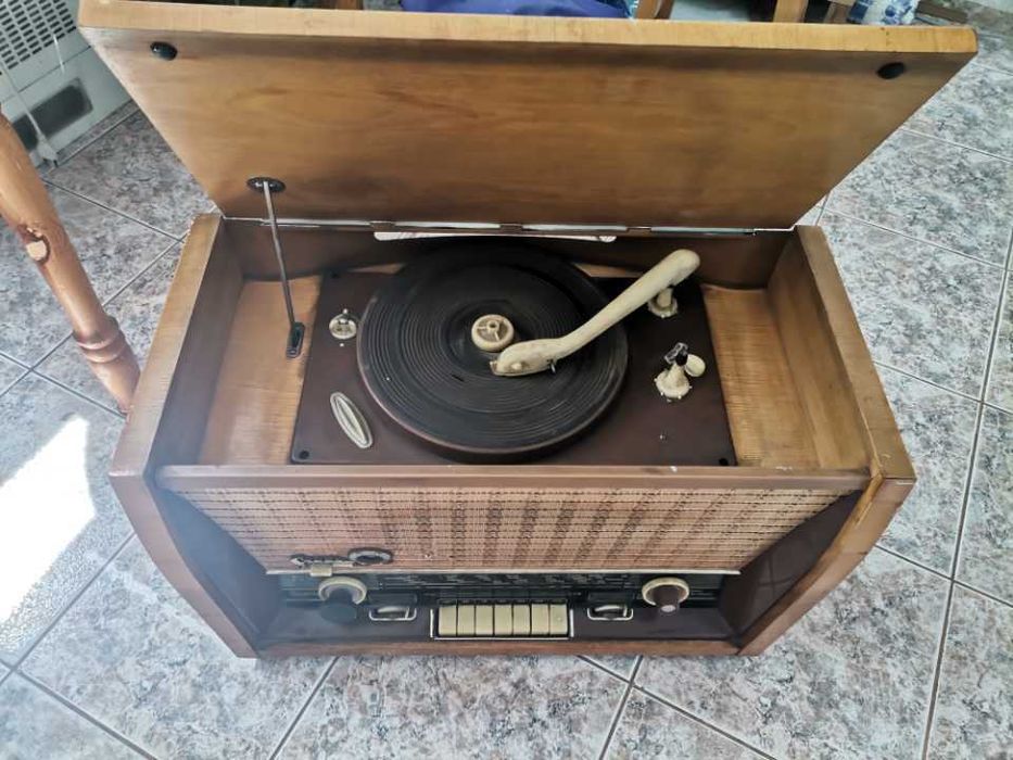 Sakta – Руско радио с грамофон - 50  лв.