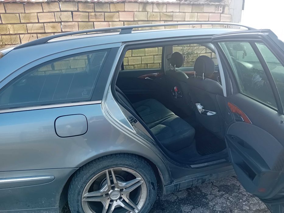 Mercedes-Benz Е220 причина за продажбата е купуването на нов автомобил