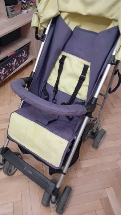 Carucior pentru copii pliabil de tip stoller