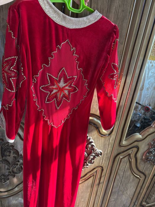 Ансамбль срочно сотилади арзон нархда Обувь бонусга берилади