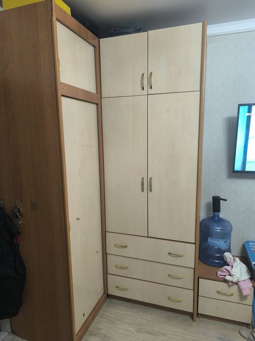 Продам угловой шкаф