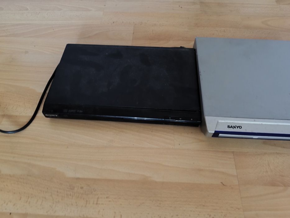 Dvd player 3 bucăți 40lei toate