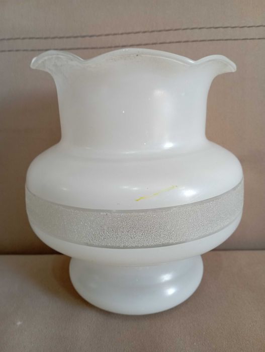 Много голяма стъклена сфера - глобус за лампа или полилей