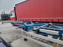 Semiremorca container
