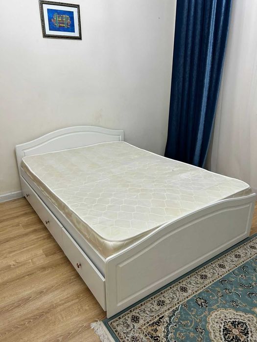 Кровать в спальную комнату